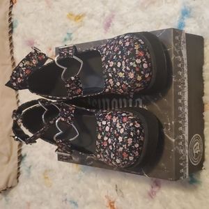 Preowned w box Demonia Mary Jane Platform Shoes Flower Child Dolls Kill size 9